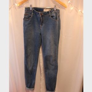 Light wash denim skinny jeans
